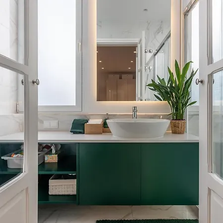 Angelina Vidal Duplex With Terrace *