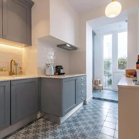 Angelina Vidal Duplex With Terrace